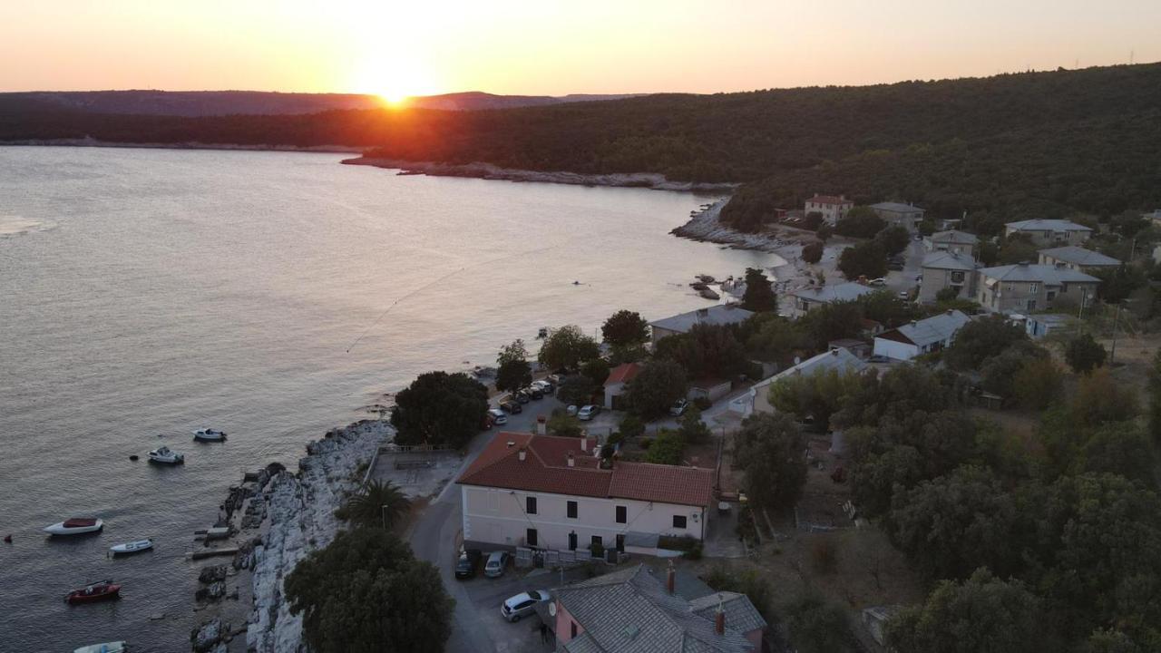 Apartmani Zupanic Koromačno Eksteriør billede