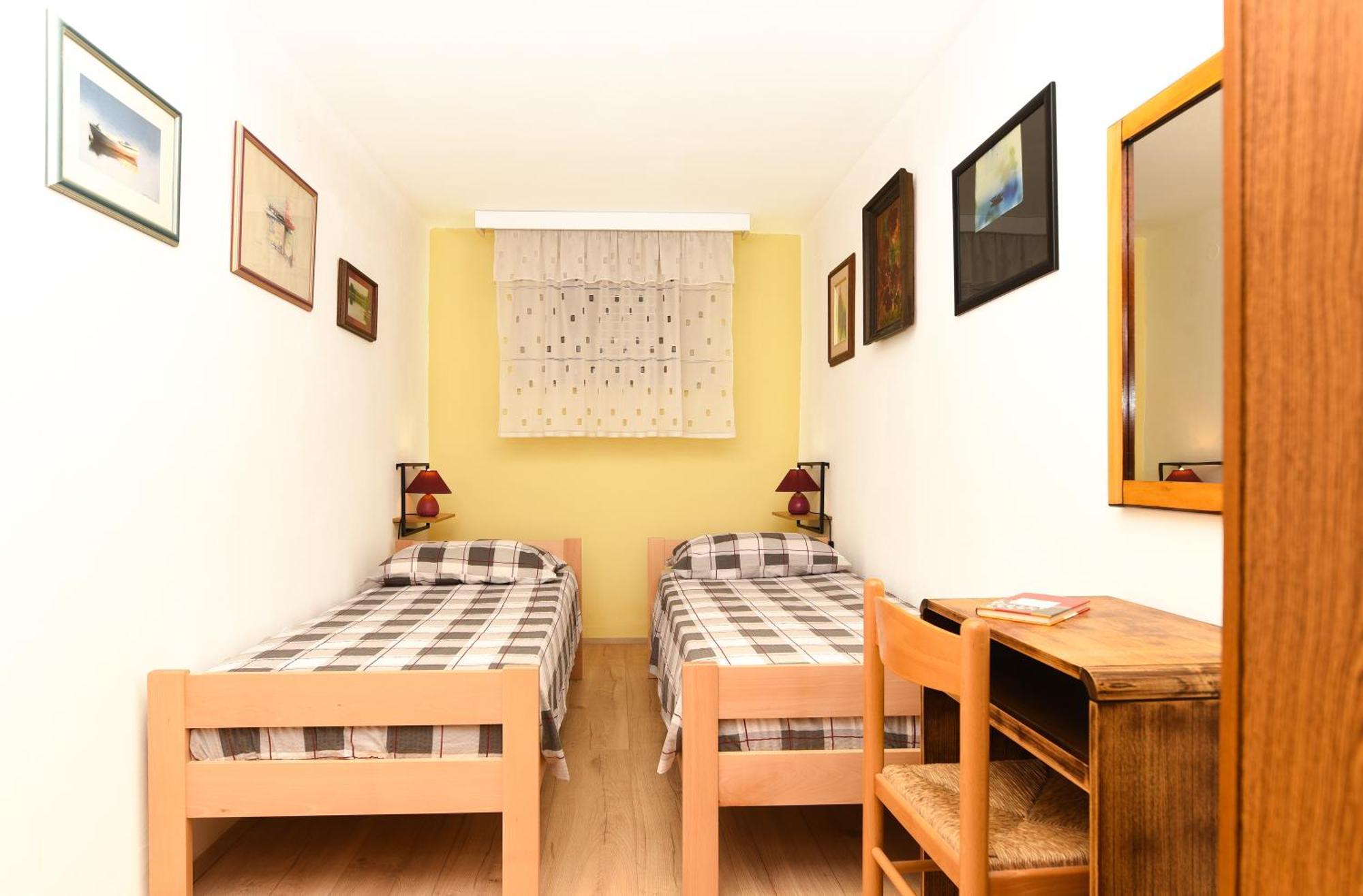 Apartmani Zupanic Koromačno Eksteriør billede