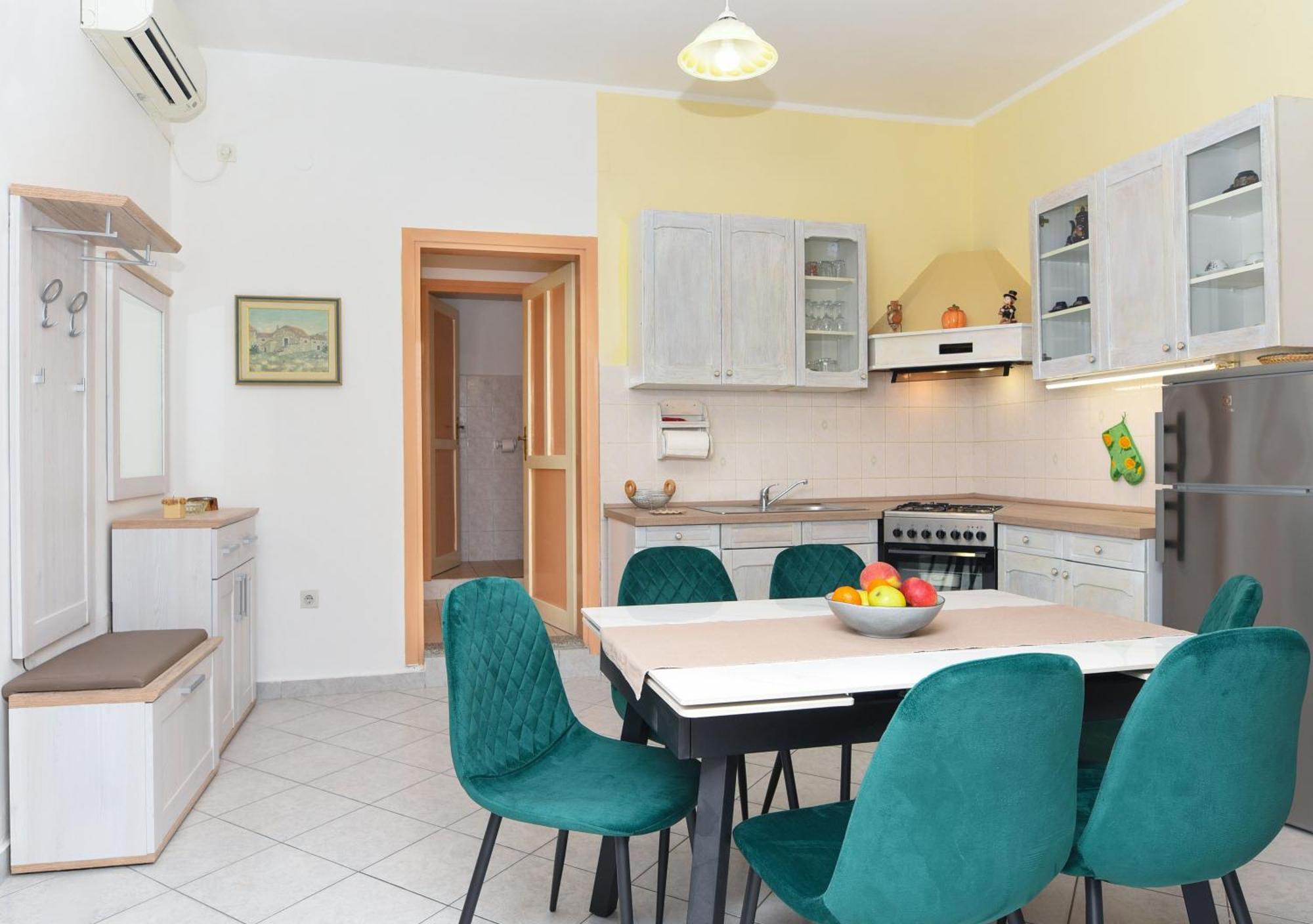 Apartmani Zupanic Koromačno Eksteriør billede
